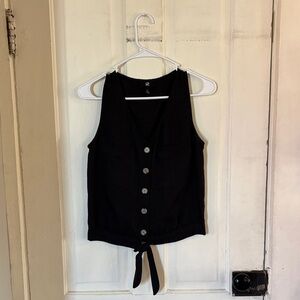 Iz Byer Black Sleeveless Button-Down Blouse